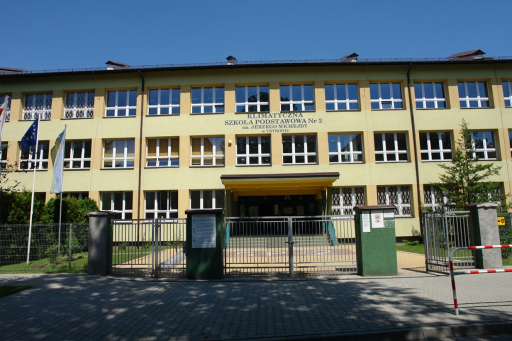 Gimnazjum Nr 2 W Ustroniu Ustroń.pl Klimatyczna Szkoła Podstawowa nr 2 im. Jerzego Michejdy w